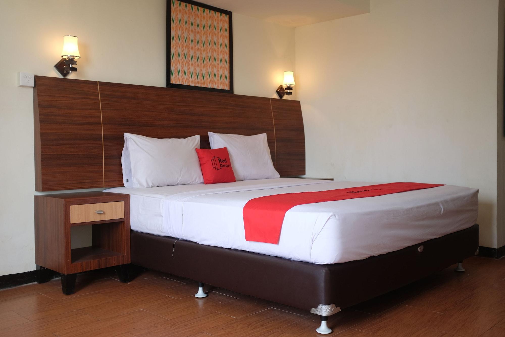 เรดดอร์ซ พลัส เนียร์ เซเนน Hotel จาการ์ตา ภายนอก รูปภาพ